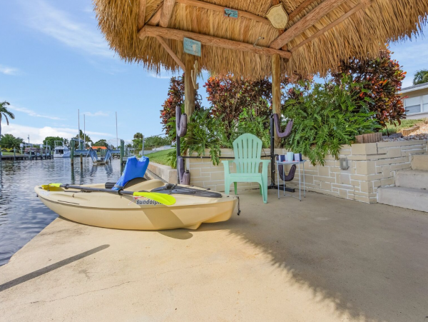 Cape Coral Lovely Vacation Home with Dock