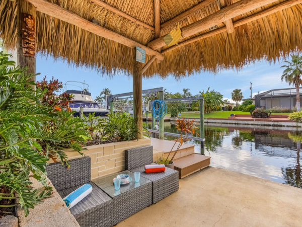Cape Coral Lovely Vacation Home with Dock