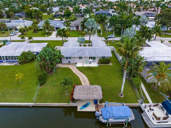 Cape Coral Lovely Vacation Home with Dock