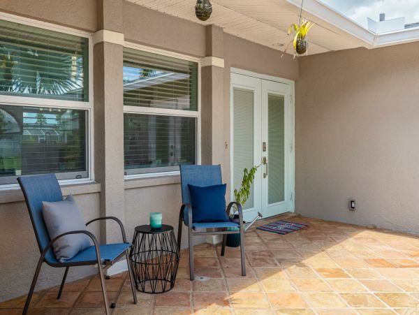 Cape Coral Lovely Vacation Home with Dock