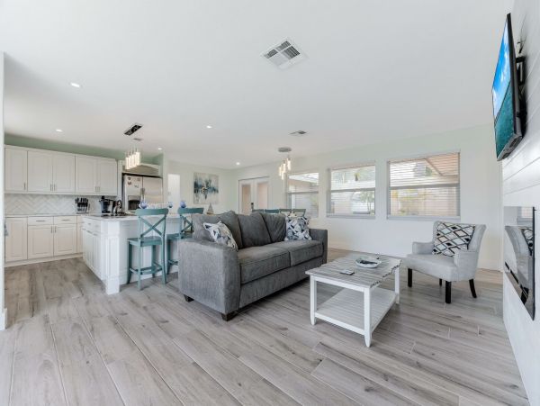 Cape Coral Lovely Vacation Home with Dock