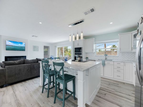 Cape Coral Lovely Vacation Home with Dock