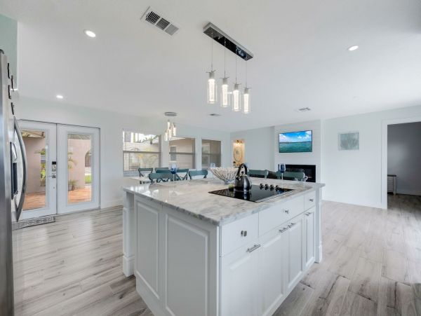Cape Coral Lovely Vacation Home with Dock