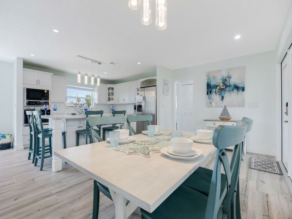 Cape Coral Lovely Vacation Home with Dock
