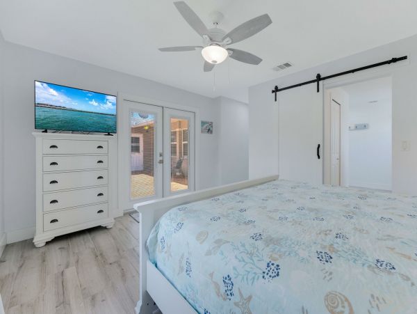Cape Coral Lovely Vacation Home with Dock