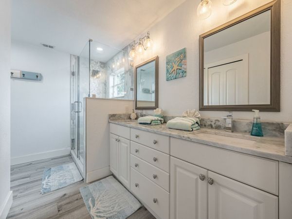 Cape Coral Lovely Vacation Home with Dock