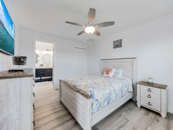 Cape Coral Lovely Vacation Home with Dock