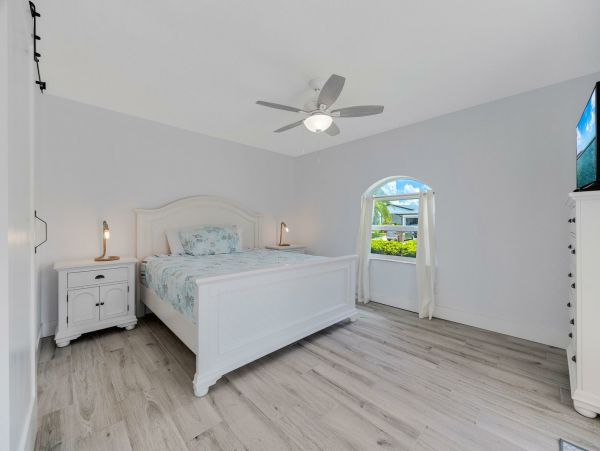 Cape Coral Lovely Vacation Home with Dock