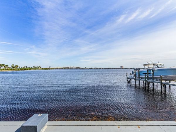 River Front Five Bedroom Vacation Rental Home in Cape Coral