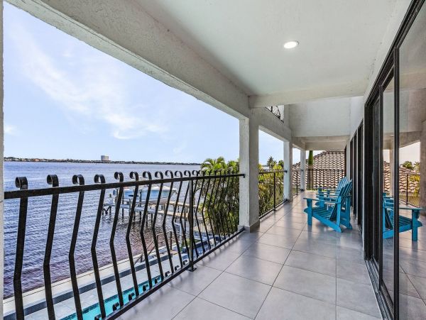 River Front Five Bedroom Vacation Rental Home in Cape Coral