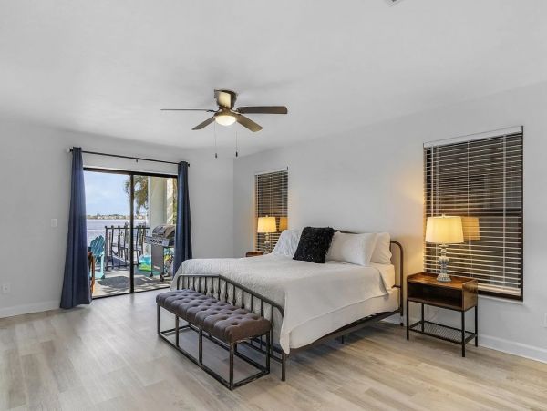 River Front Five Bedroom Vacation Rental Home in Cape Coral