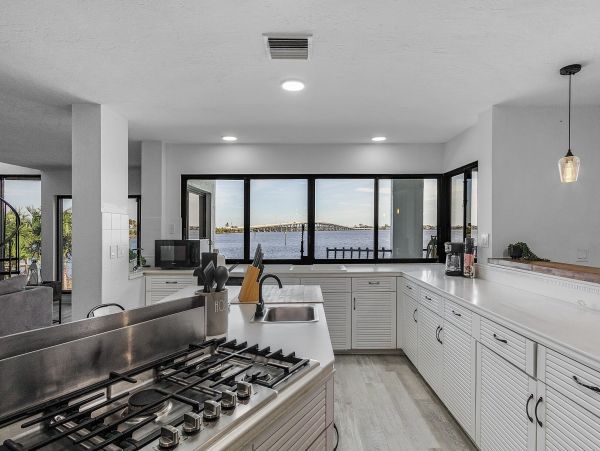 River Front Five Bedroom Vacation Rental Home in Cape Coral