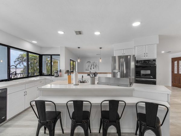 River Front Five Bedroom Vacation Rental Home in Cape Coral