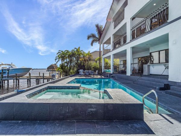 River Front Five Bedroom Vacation Rental Home in Cape Coral