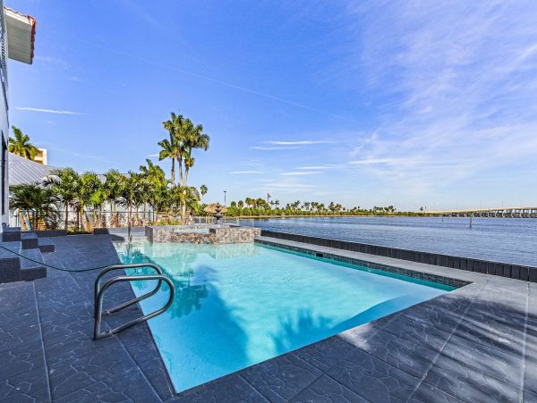 River Front Five Bedroom Vacation Rental Home in Cape Coral