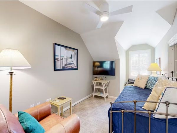 Lake View Four Bedroom Estate in Oak Bluffs