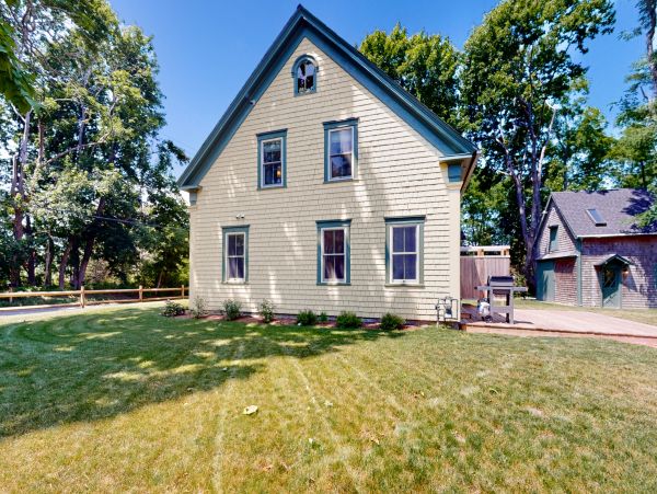 Lovely Cape Cod 3 Bedroom Vacation Rental