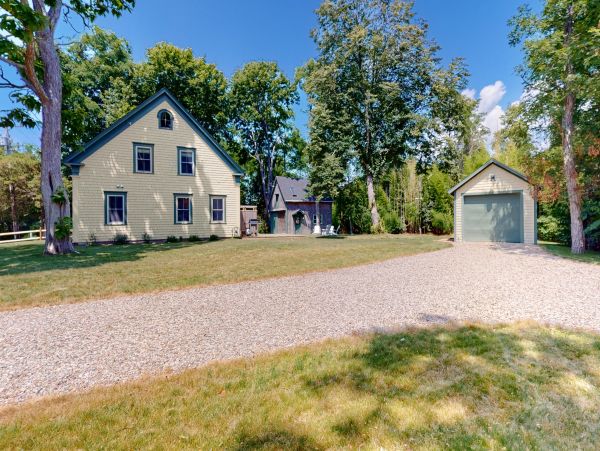 Lovely Cape Cod 3 Bedroom Vacation Rental