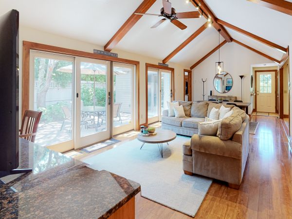 Mashpee Cape Cod Delightful Vacation Home away from Home