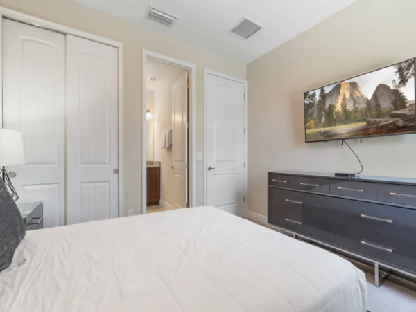 Luxurious 12-Bdm Villa with Everything for a Family Getaway in Orlando