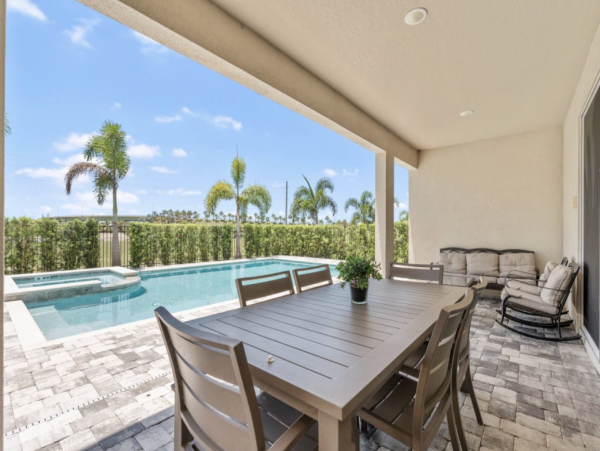 Luxurious 12-Bdm Villa with Everything for a Family Getaway in Orlando