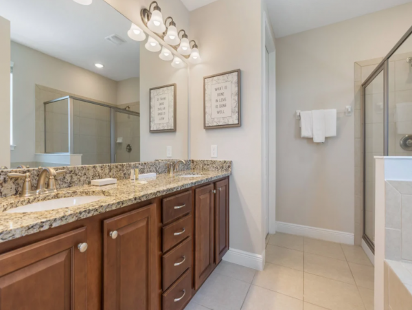 Luxurious 12-Bdm Villa with Everything for a Family Getaway in Orlando