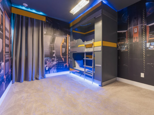 Luxurious 12-Bdm Villa with Everything for a Family Getaway in Orlando