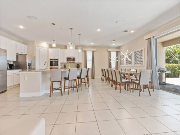 Luxurious 12-Bdm Villa with Everything for a Family Getaway in Orlando