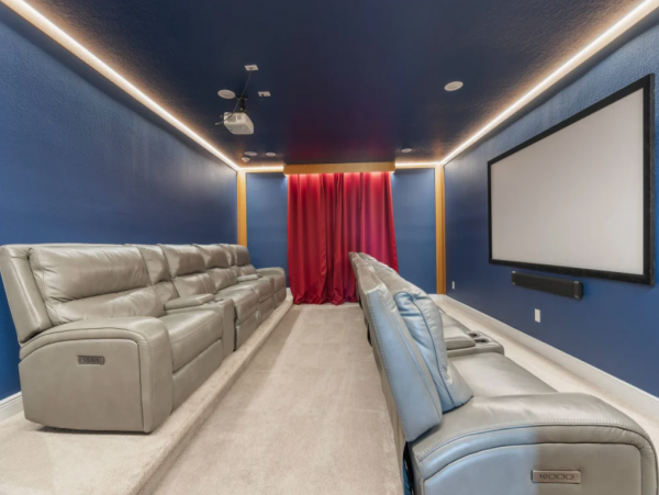 Luxurious 12-Bdm Villa with Everything for a Family Getaway in Orlando