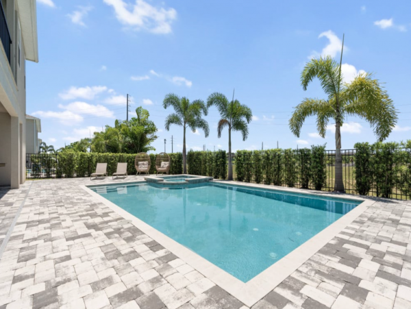 Luxurious 12-Bdm Villa with Everything for a Family Getaway in Orlando