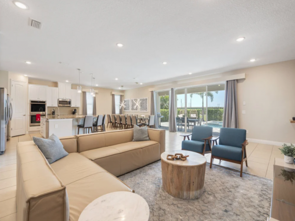Luxurious 12-Bdm Villa with Everything for a Family Getaway in Orlando