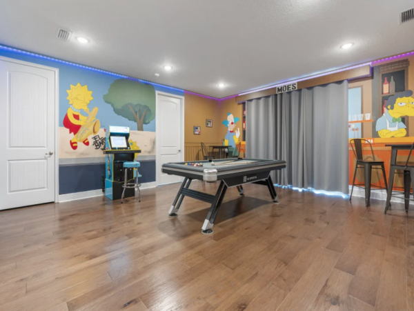 Luxurious 12-Bdm Villa with Everything for a Family Getaway in Orlando