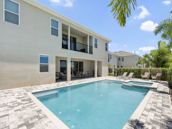 Luxurious 12-Bdm Villa with Everything for a Family Getaway in Orlando