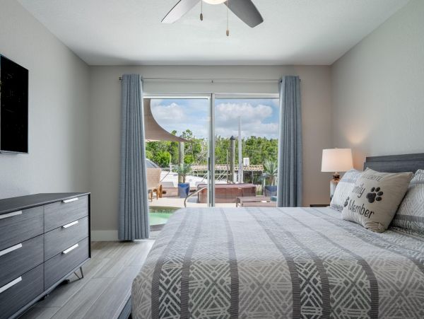 Fort Myers Luxury Home 4 Bedrooms and Gulf Access