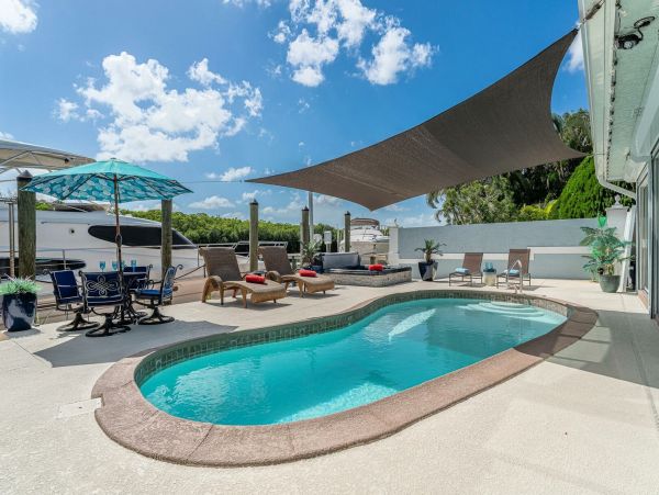 Fort Myers Luxury Home 4 Bedrooms and Gulf Access