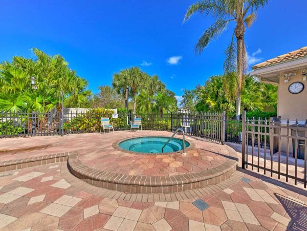Bradenton 4 Bedroom Vacation Home with Great Amenities