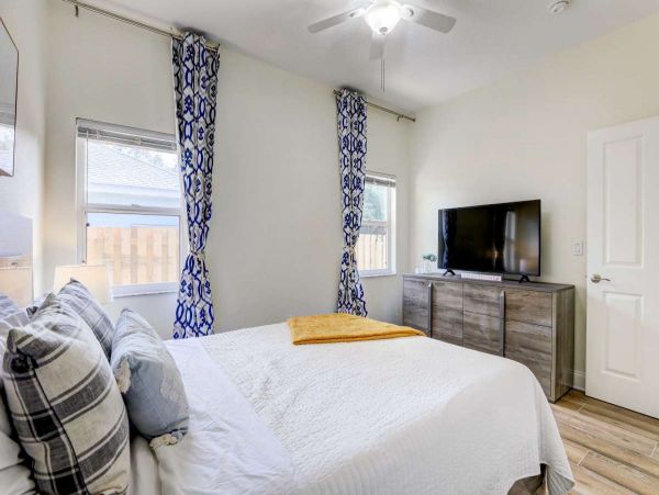 Charming 3 Bedroom Vacation Home in Bradenton Sleeps 7