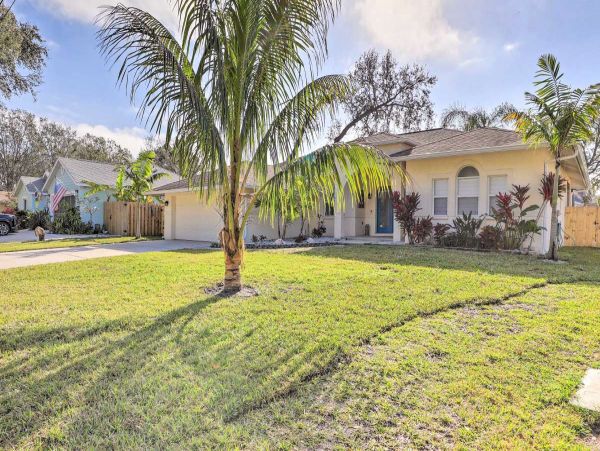 Charming 3 Bedroom Vacation Home in Bradenton Sleeps 7