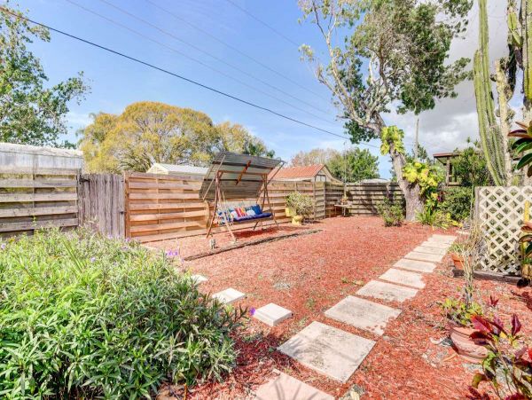Lovely Pool Home with 3 Bedrooms in Bradenton Sleeps 10