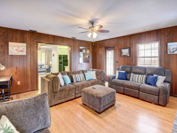 Lovely Pool Home with 3 Bedrooms in Bradenton Sleeps 10