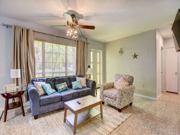 Lovely Pool Home with 3 Bedrooms in Bradenton Sleeps 10