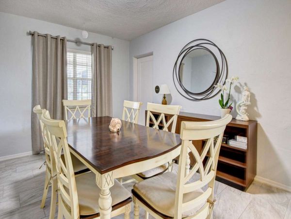 Lovely Pool Home with 3 Bedrooms in Bradenton Sleeps 10