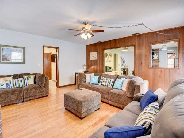 Lovely Pool Home with 3 Bedrooms in Bradenton Sleeps 10
