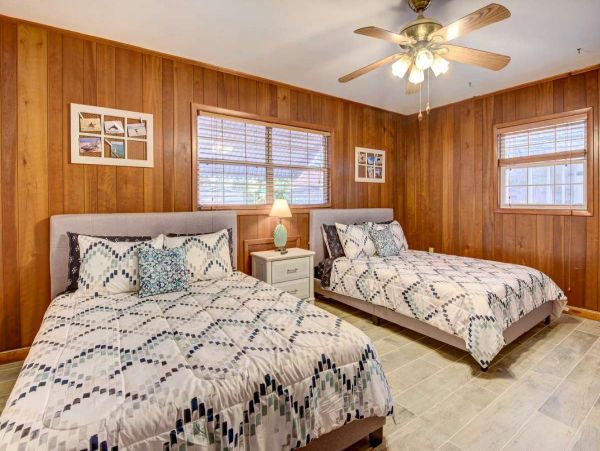 Lovely Pool Home with 3 Bedrooms in Bradenton Sleeps 10
