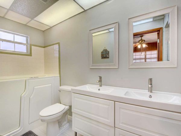 Lovely Pool Home with 3 Bedrooms in Bradenton Sleeps 10