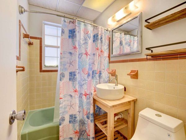 Lovely Pool Home with 3 Bedrooms in Bradenton Sleeps 10