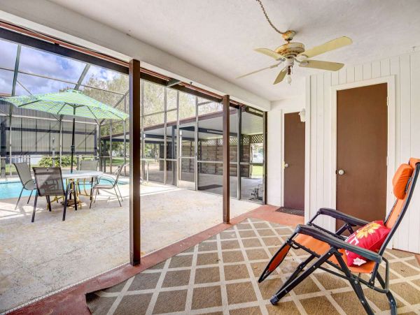 Lovely Pool Home with 3 Bedrooms in Bradenton Sleeps 10