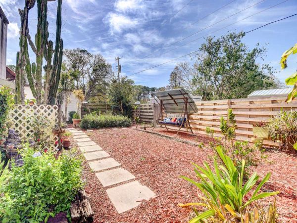 Lovely Pool Home with 3 Bedrooms in Bradenton Sleeps 10