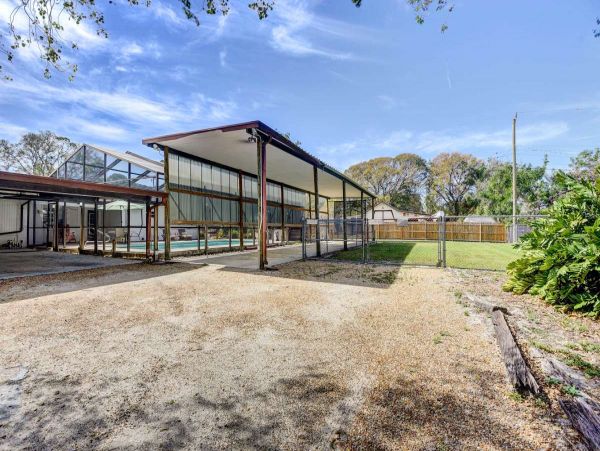 Lovely Pool Home with 3 Bedrooms in Bradenton Sleeps 10