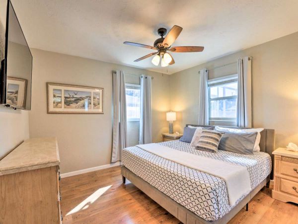 Bradenton Vacation Home with 3 Bedrooms & Pool Sleeps 8